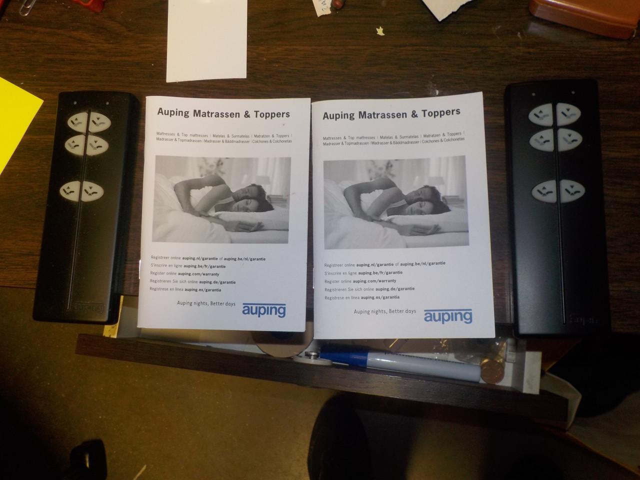 2  LEDIKANTEN + 2 ELEKTRISCHE spiralen + 2 matrassen alles van AUPING set