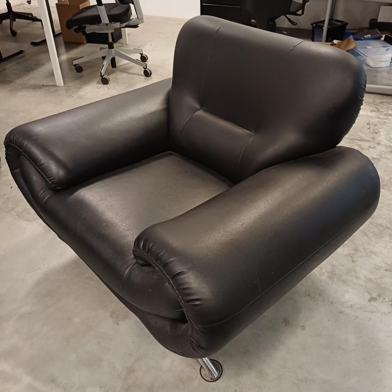 Zwarte fauteuil