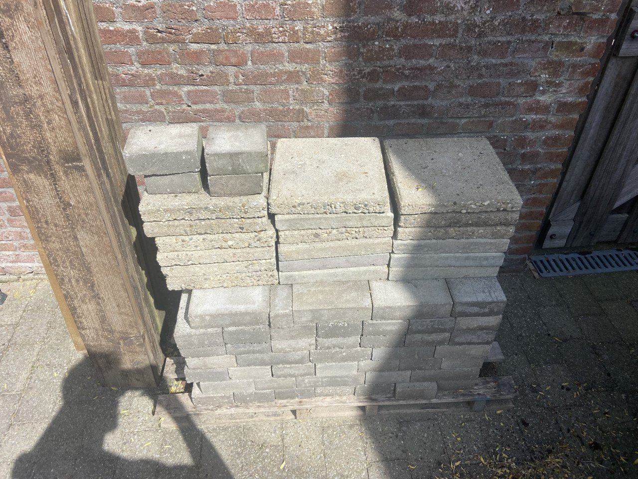 Gratis pallet met stenen af te halen