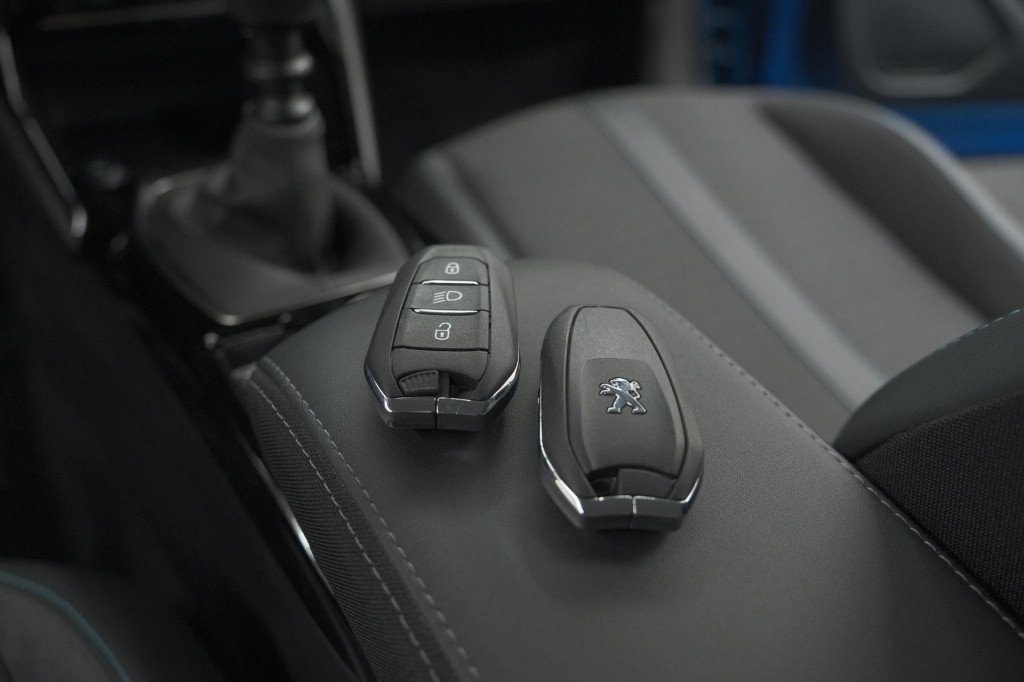 Peugeot 208 puretech 100 allure | stoelverwarming | adaptieve cruise contro