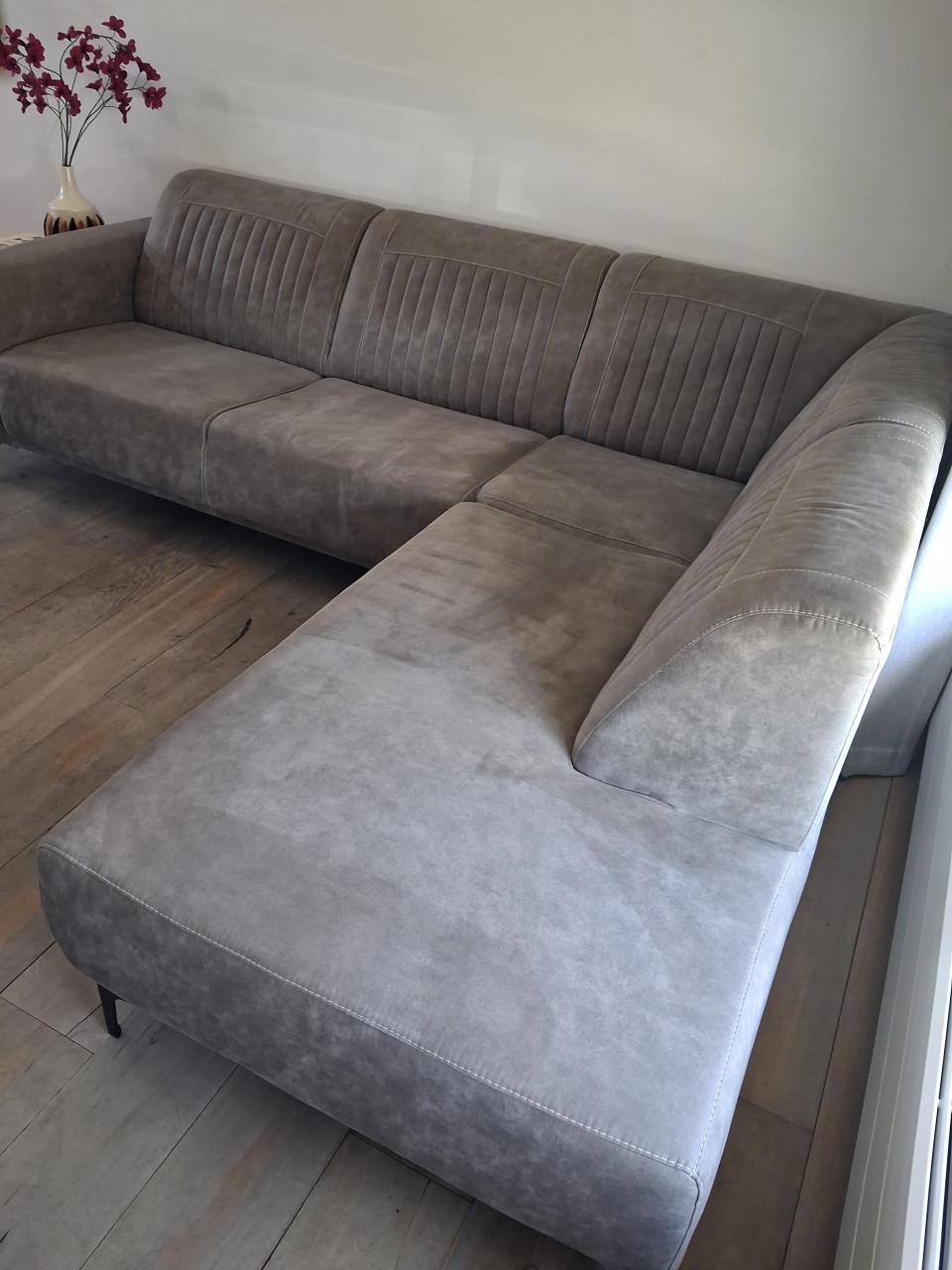 Ruime Hoekbank in Microleder