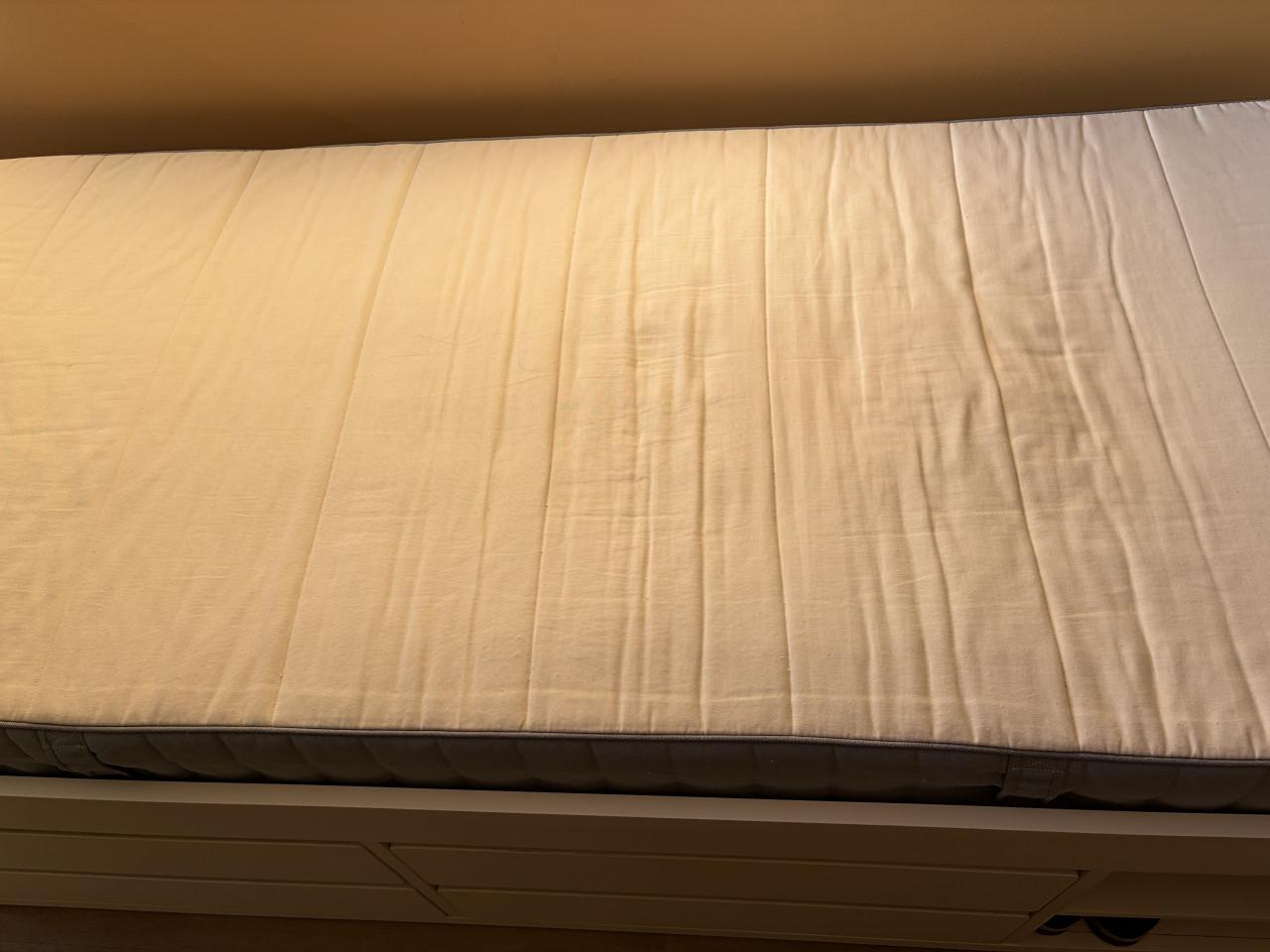 IKEA bed met 4 lades, lattenbodem en matras