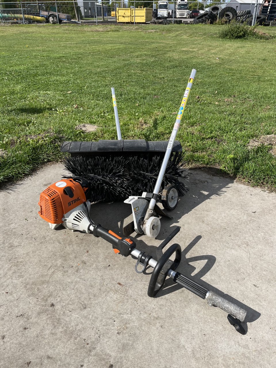 Stihl Combi tool inclusief borstel en kantensnijder