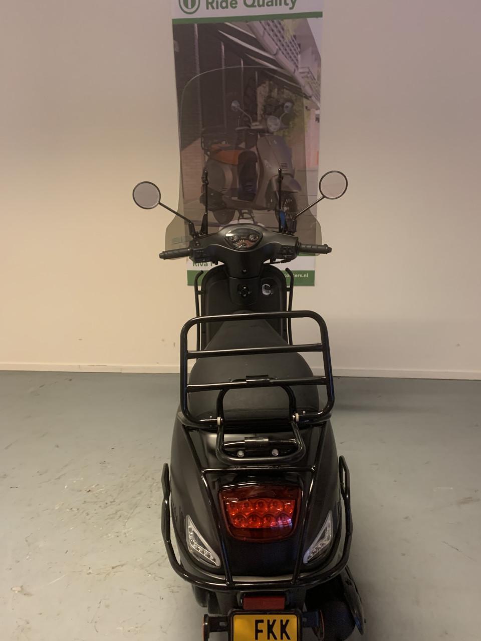 RIVA MODEL MET WINDSCHERM EN VALBEUGELS NU 895,= RIJKLAAR