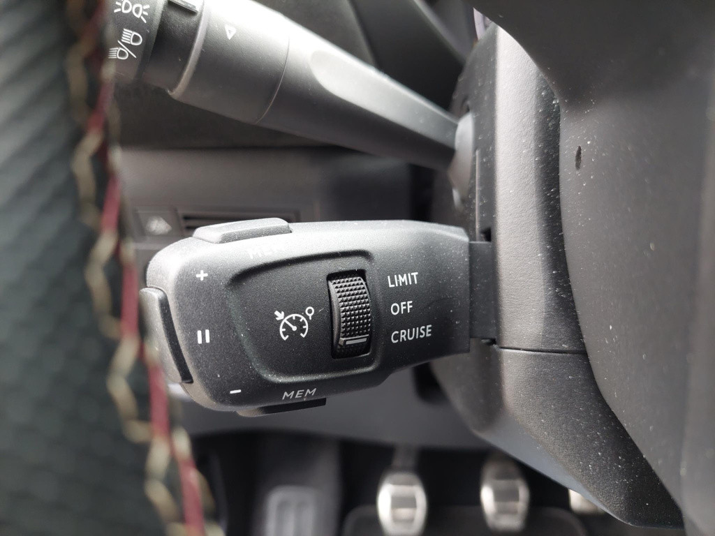 Ds Ds 3 crossback 100 performance line navi/cam/keyless