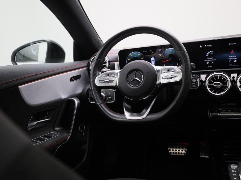 Mercedes-Benz Cla shooting brake 200 business solution amg | automaat | pan