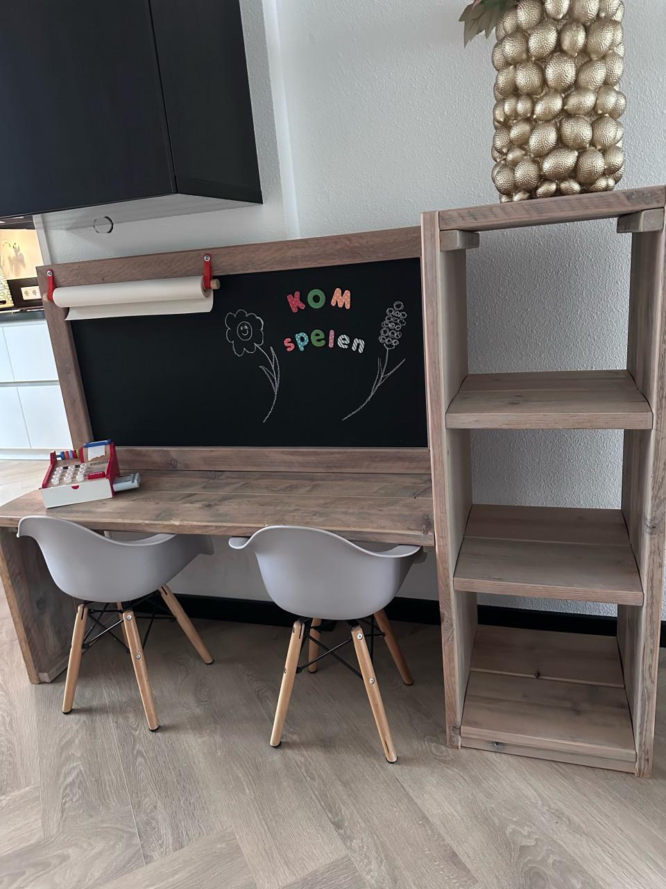 Steigerhouten kinderbureau met krijtbord en magneetfunctie