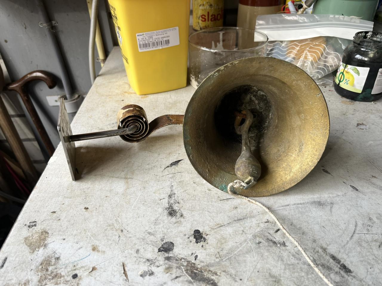 Deurbel met veer  Antiek