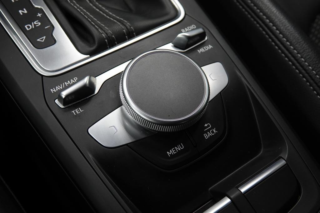 Audi Q2 1.5 tfsi | acc | pdc | carplay | s-line |