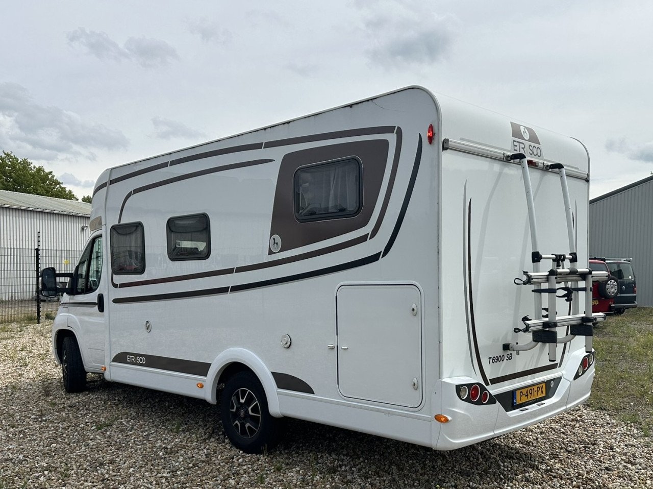 Prachtige Etrusco T6900SB uit 2020, nette camper met lengtebedden, 6.90cm
