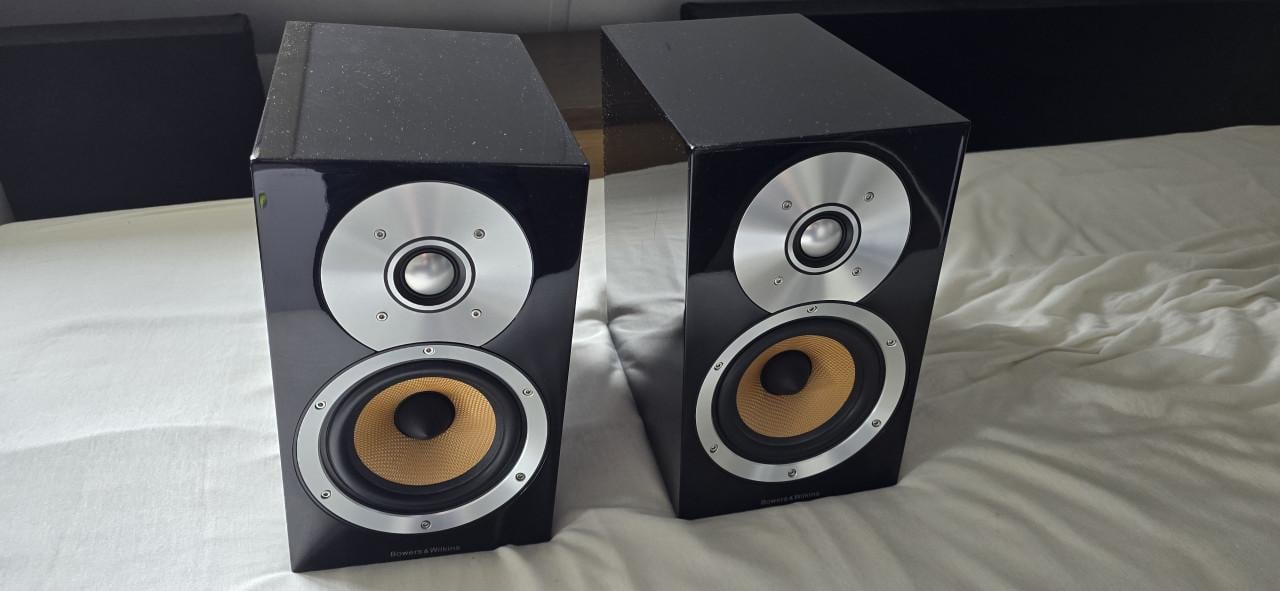 Bowers & Wilkins CM1 speakers