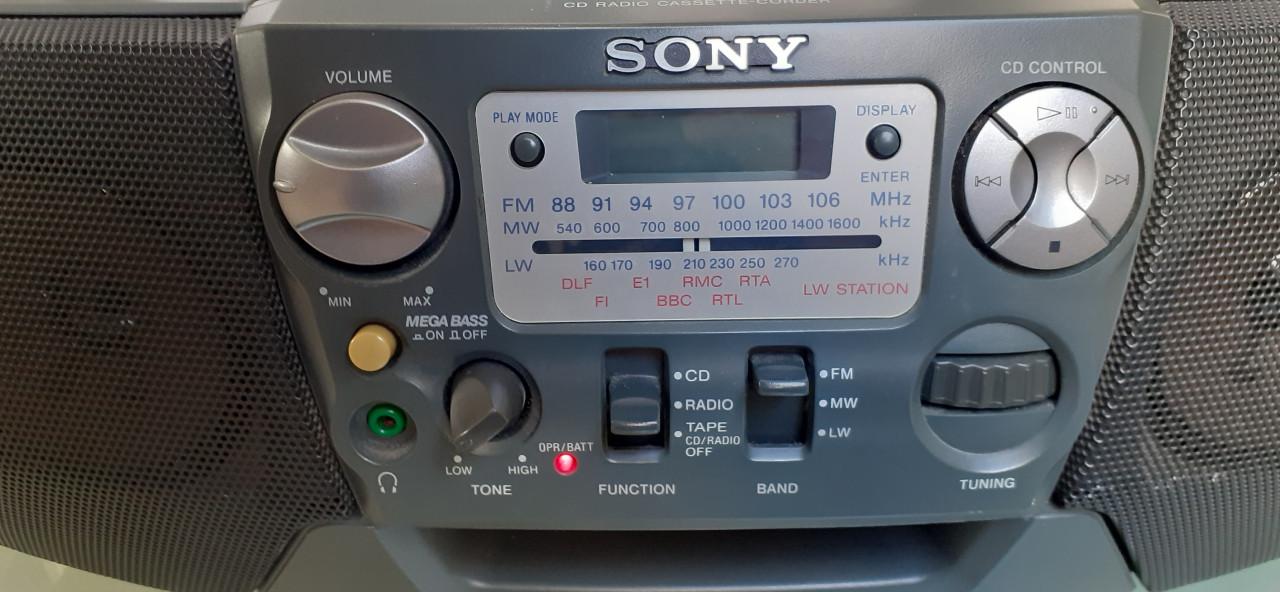 Sony draagbare radio cd cassete speler nieuw staat