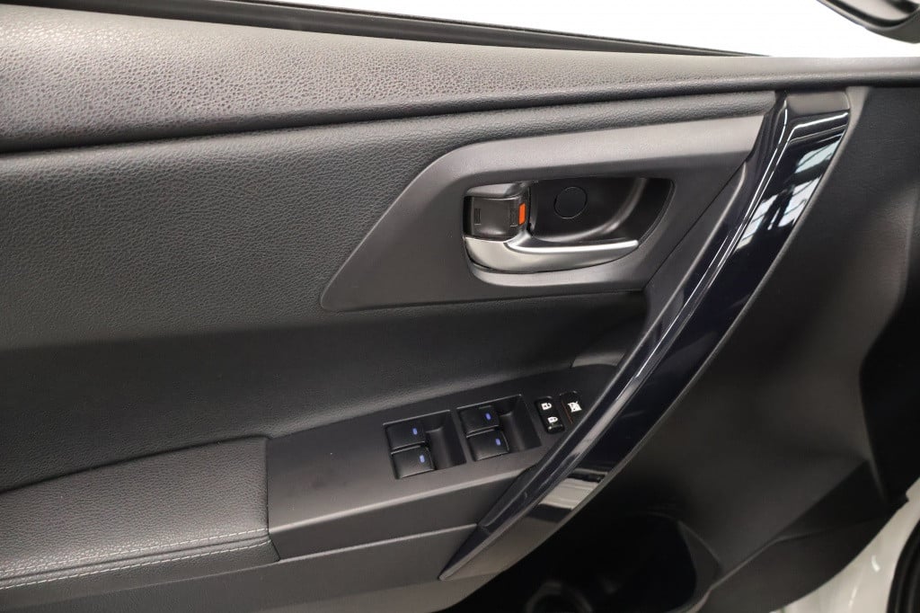 Toyota Auris touring sports 1.8 hybrid lease pro