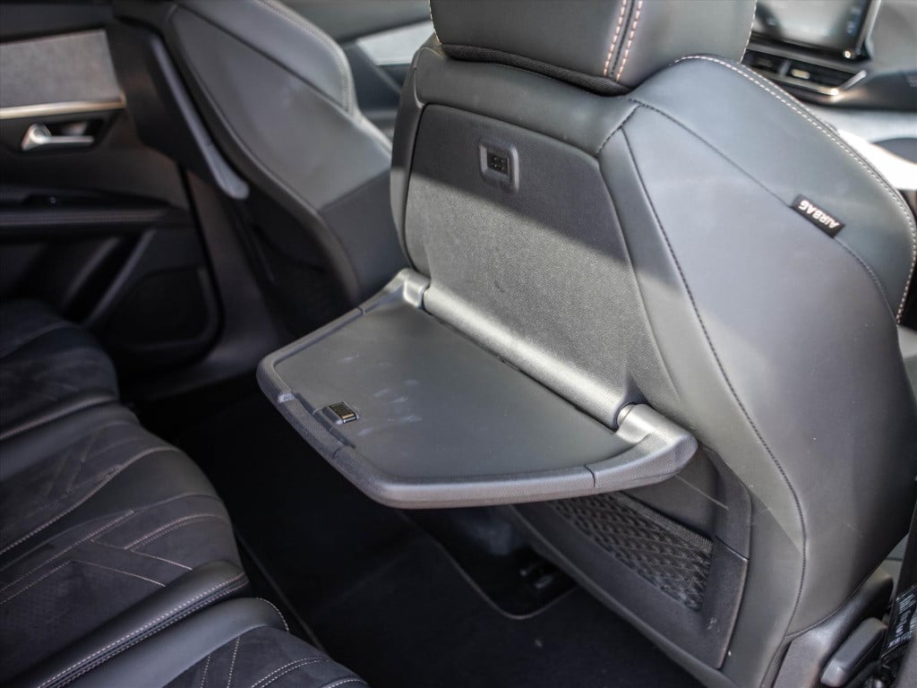 Peugeot 5008 puretech 130pk gt | panoramadak | trekhaak | stoelverwarming |