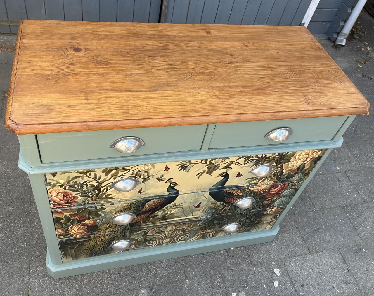 Unieke ladekast met pauwen decoupage
