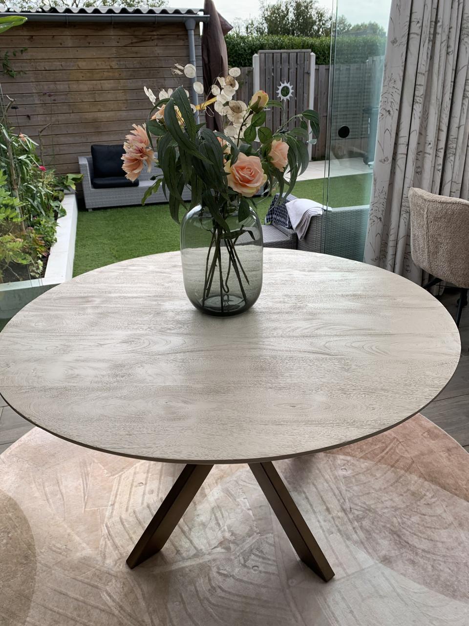 Eettafel met bronzen poot, 130 doorsnee cmhoog 76 cm