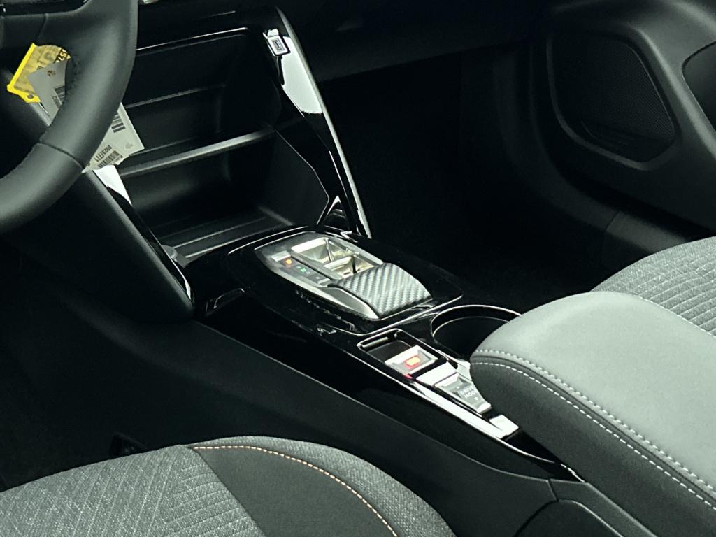 Peugeot E-2008 ev style 50 kwh | rijklaar |