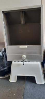 Winkel -Kluisje / Afsluit-lade voor Doc. 42 x 57 x 18cm met Roldeurtje