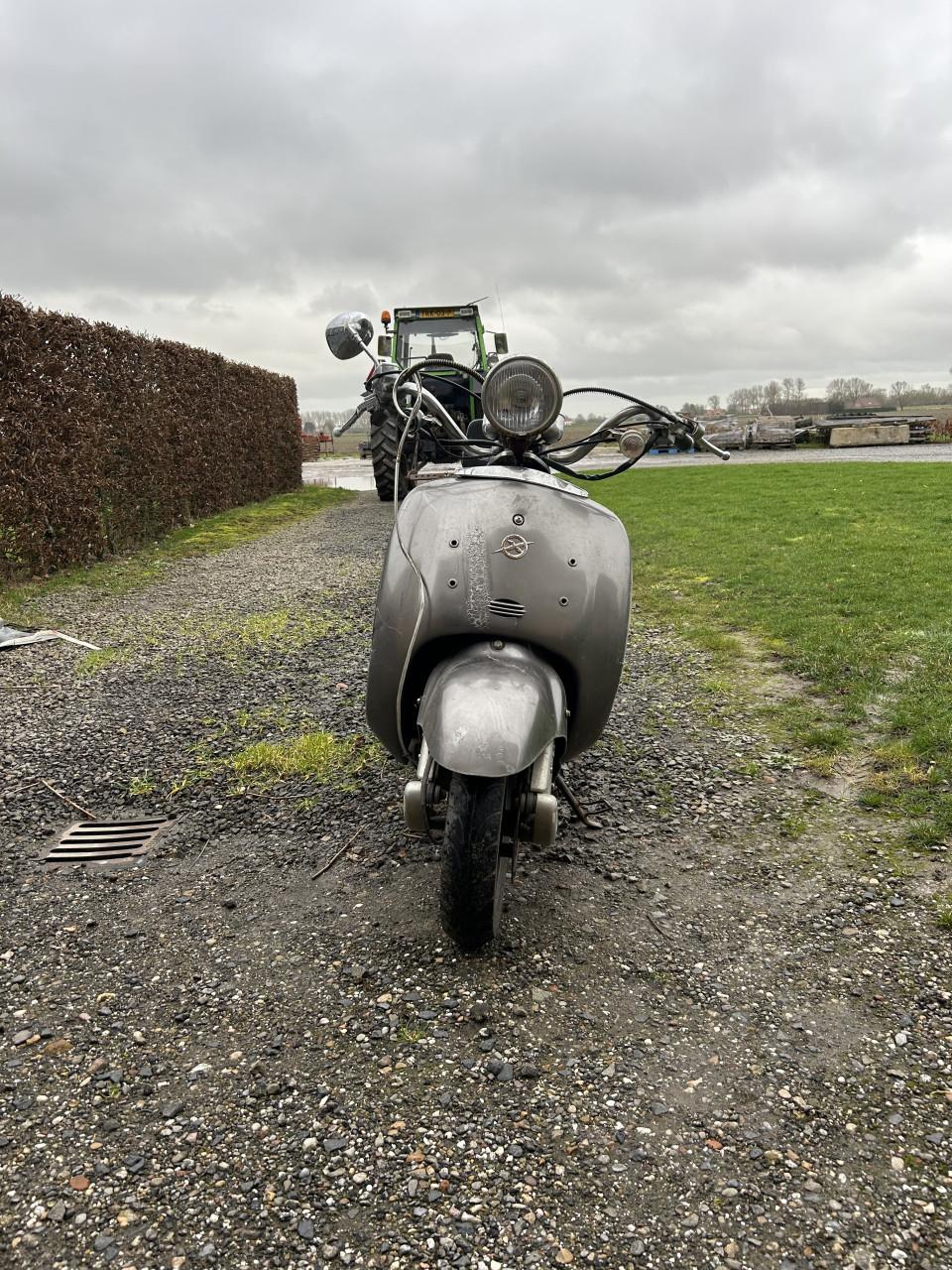 AGM Fosti Grande Retro Scooter