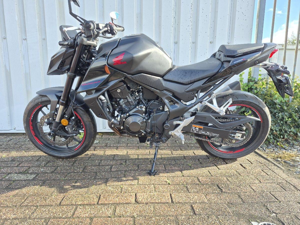 Honda CB750 Hornet uit 2026, stoere naked bike