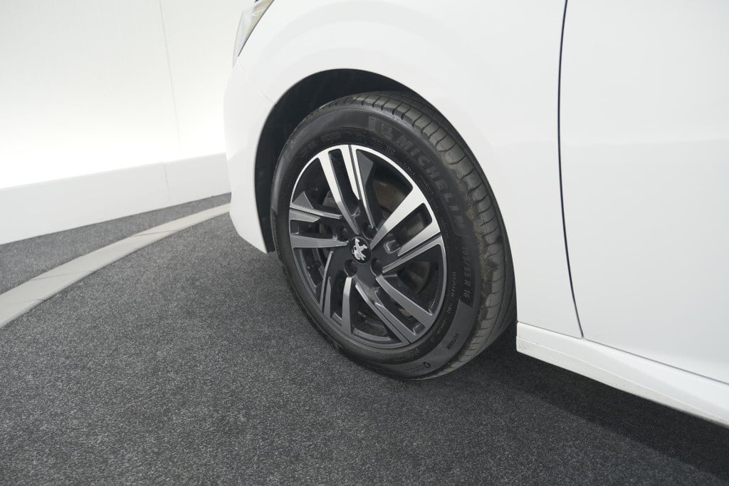 Peugeot 208 puretech 100 allure | adaptieve cruise control | camera | apple