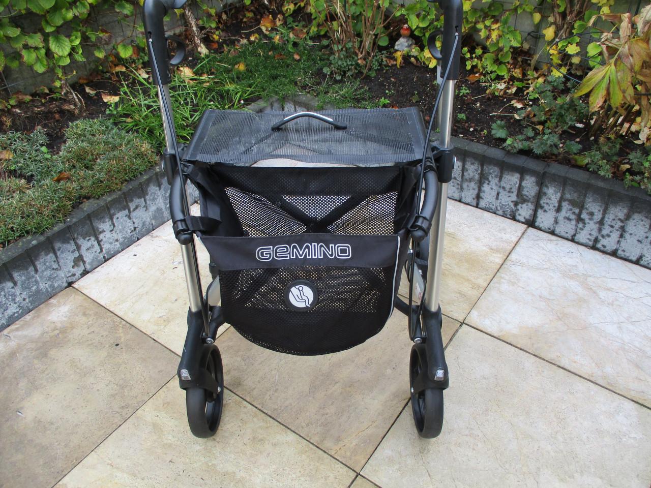 Zgan Gemino 30 opvouwbare lichtgewicht rollator met zitje tas en stokhouder