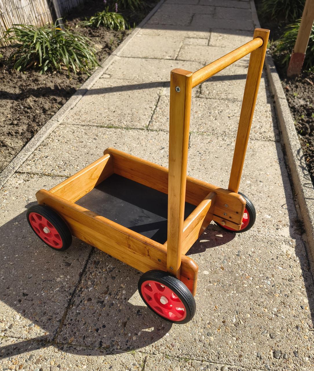 Houten loopwagentje