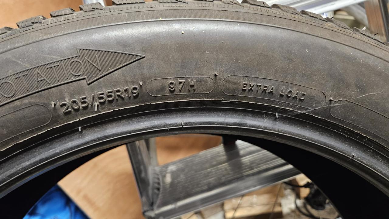Michellin 205/55R19 97H Alpin 5 extra load, set winterbanden.