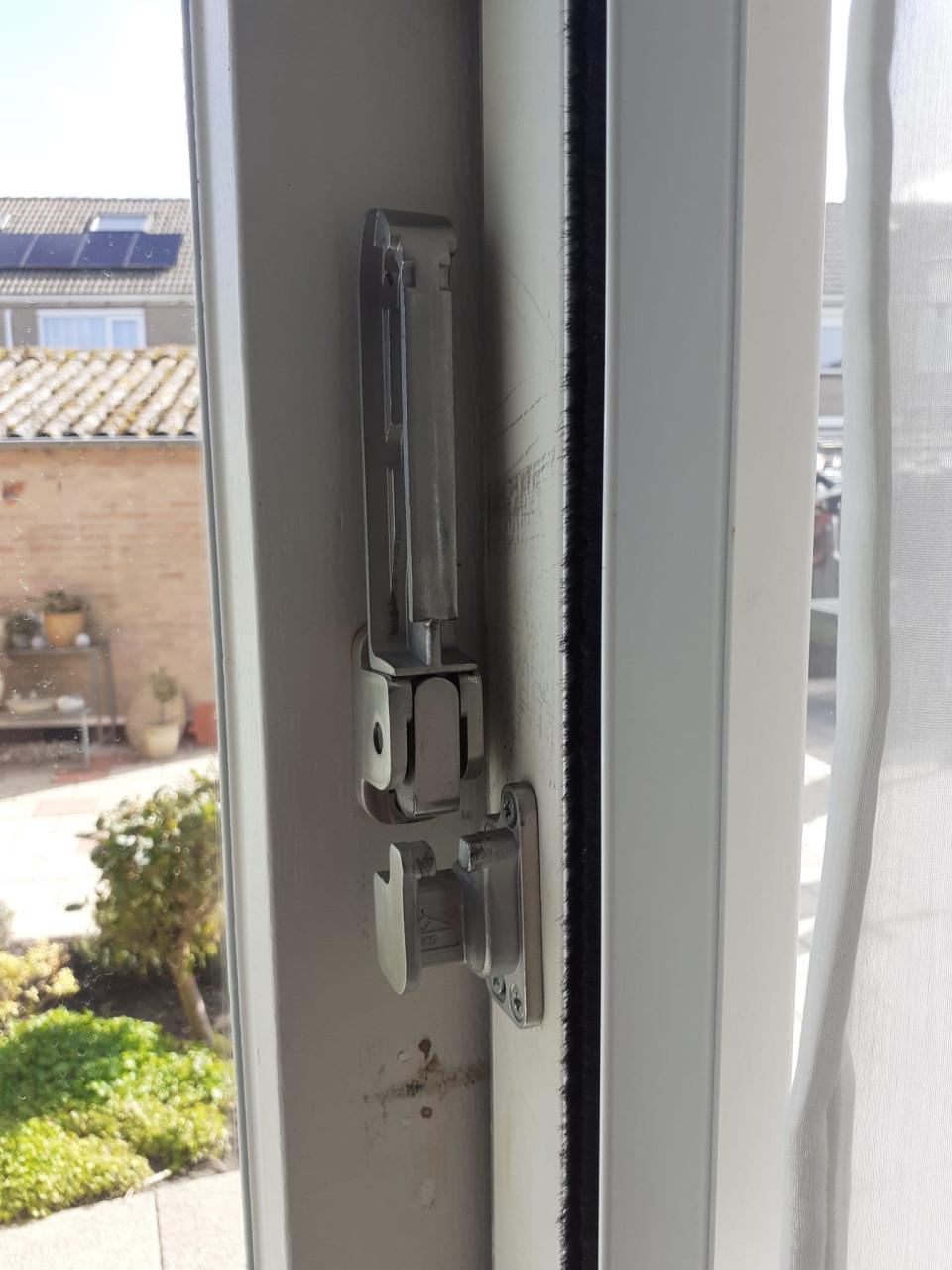 AXA Kierstandhouder (type EX) Geborsteld RVS: deuren/ramen