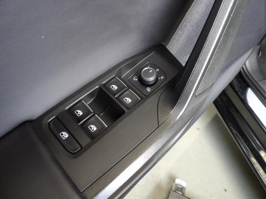 Seat Leon sportstourer 1.5 tsi 150pk fr business intense