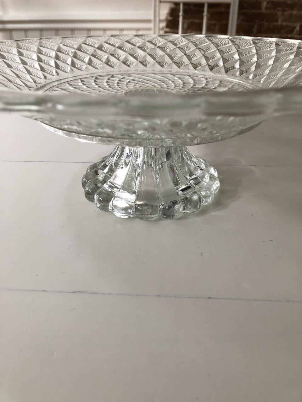 Mooie brocante taartplateau van geperst glas