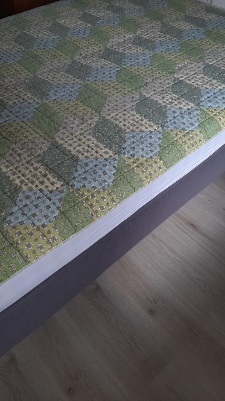 Plaid ,sprei , laken , 2 2pers. hoeslaken ,vliegen gordijn ,  gordijnen