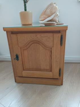 Te koop: licht eikenhoutje kastje met 1 deur