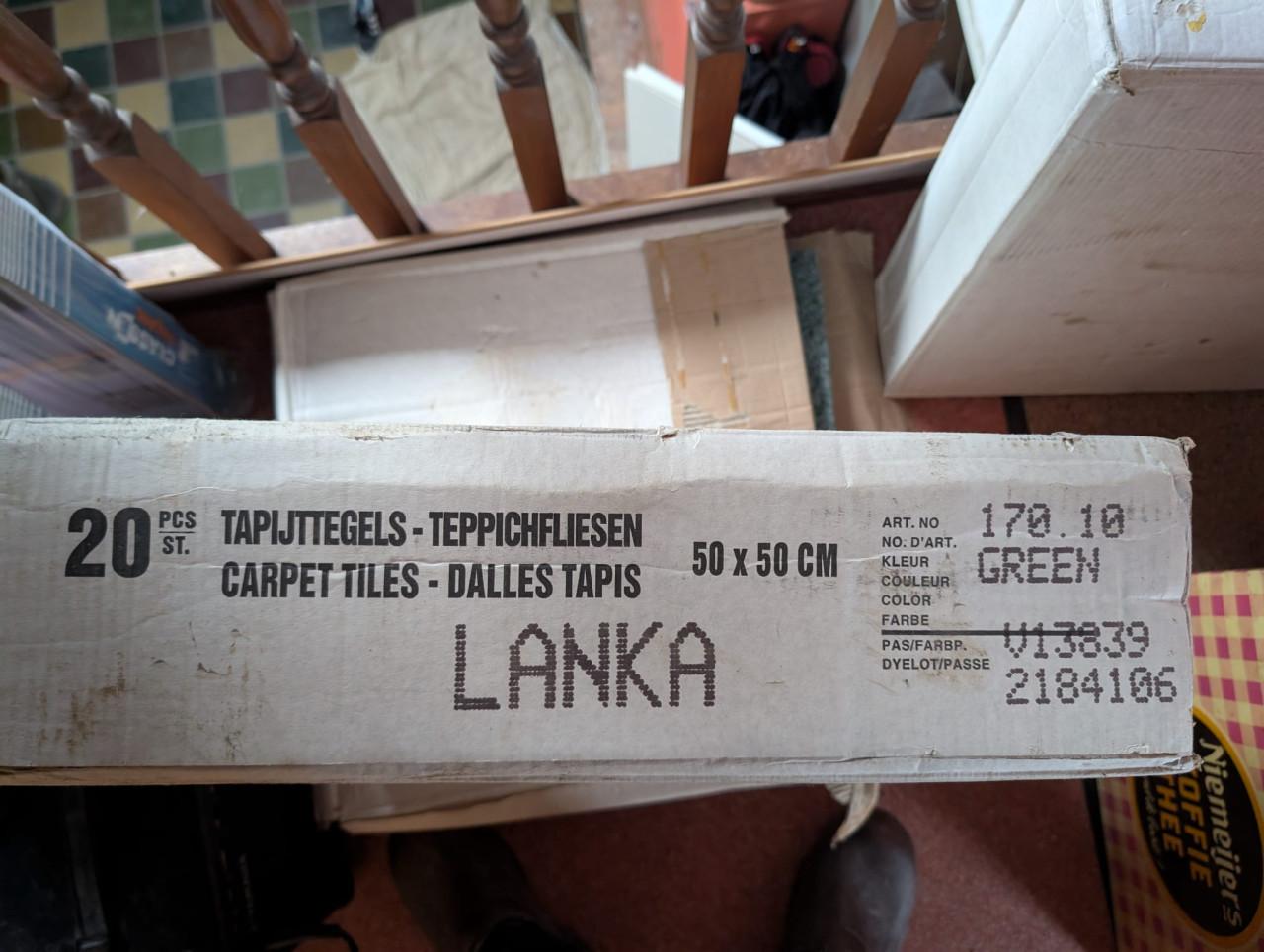 Gratis af te halen Tapijttegels nieuw.