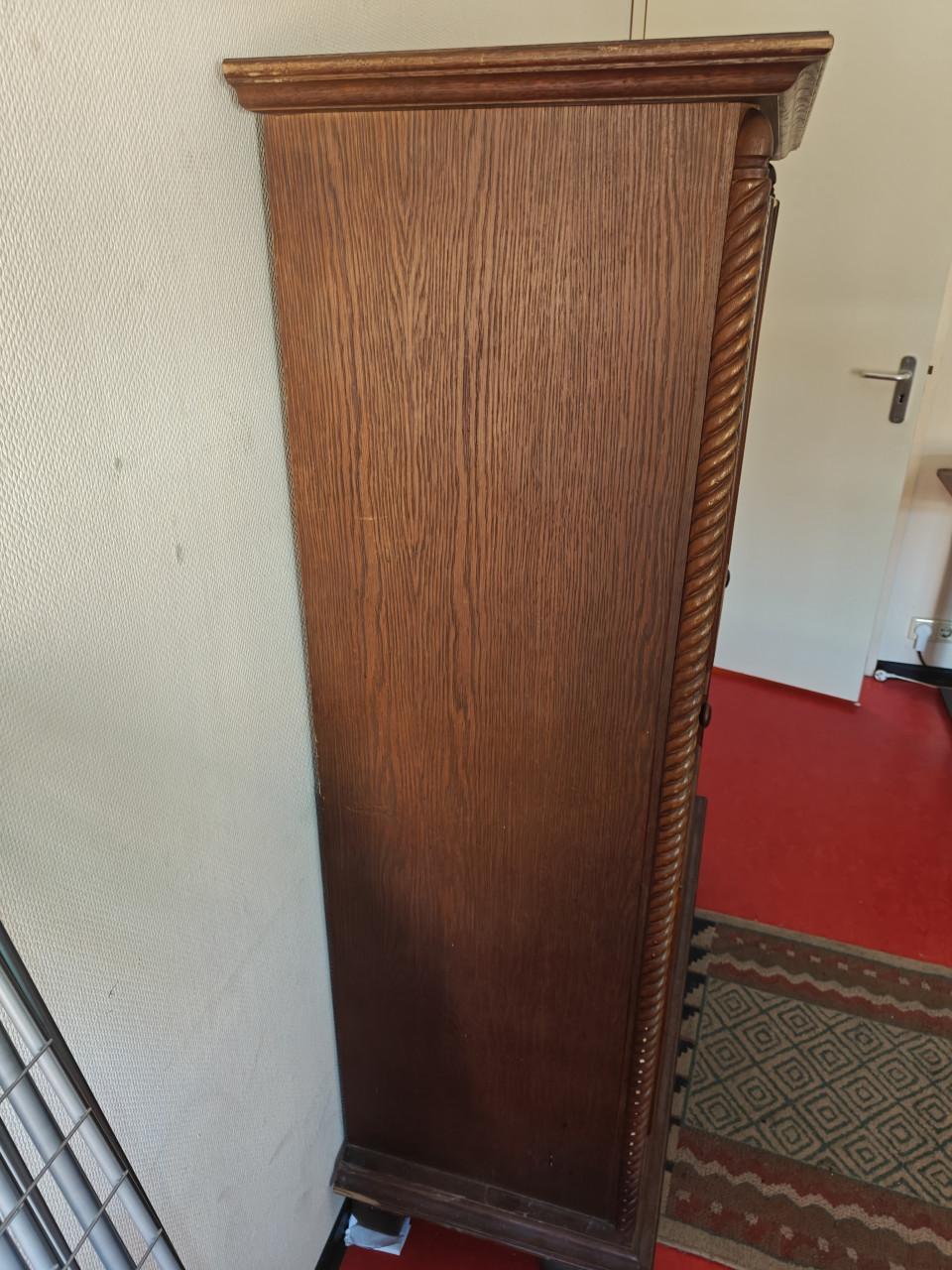 ALLEEN OPHALEN Antieke houten kast met houtsnijwerk