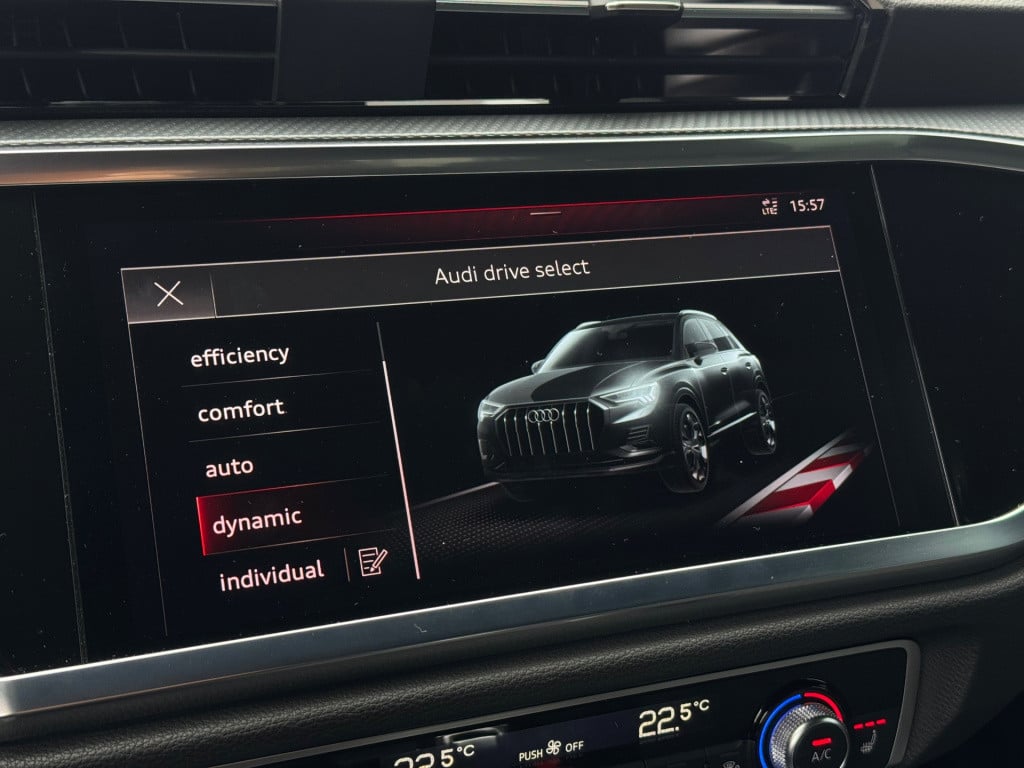 Audi Q3 35 tfsi 3x s-line * keyless * matrix led * carplay