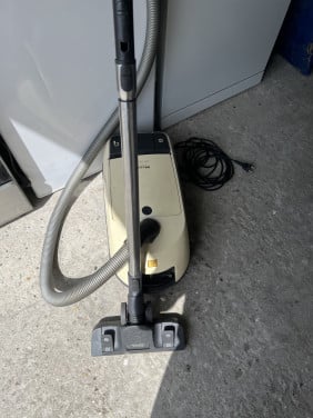 Krachtige Miele stofzuiger 1400W met nieuwe zak en filters