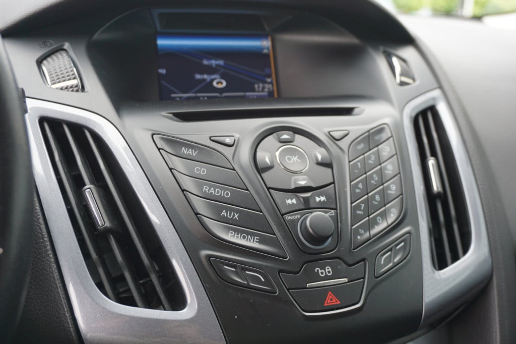 Ford Focus wagon 1.0 ecoboost lease titanium climate / navi / cruise / elek