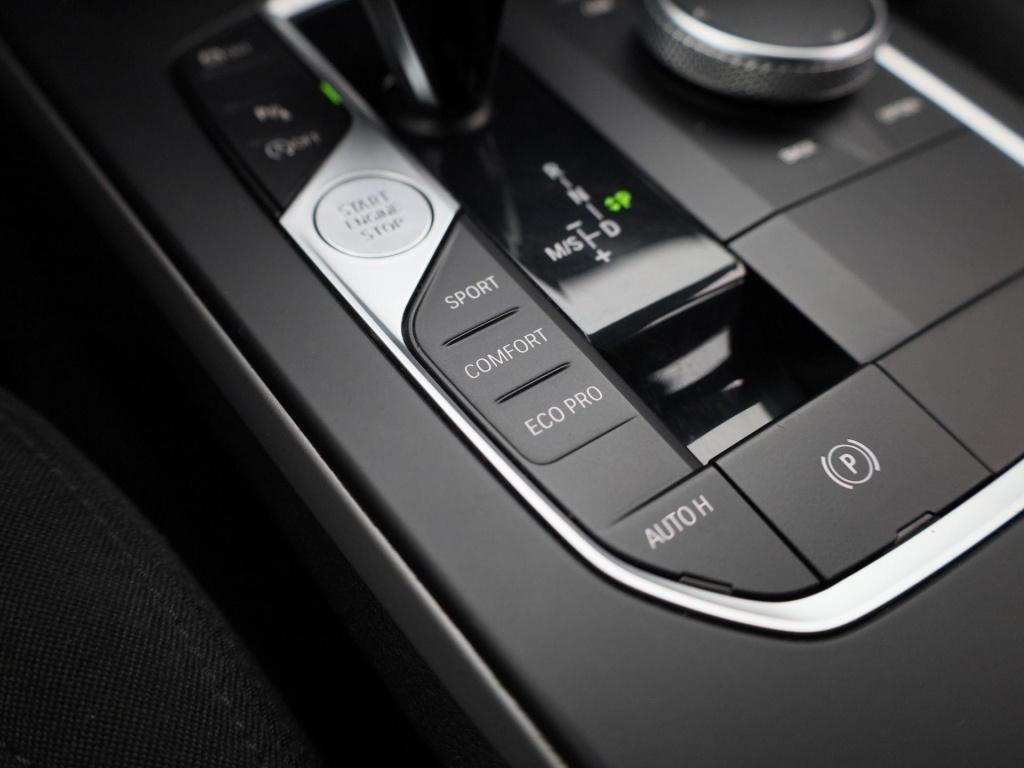 BMW 1 Serie 116i executive | automaat | parkeer sensoren | navigatie | virt