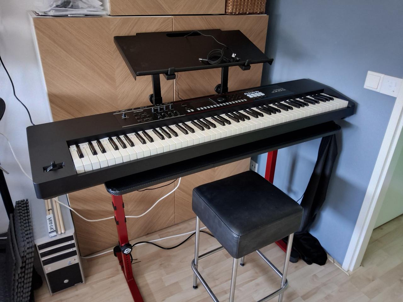 Roland Juno D8 Synthesizer volledig klavier 88 toetsen