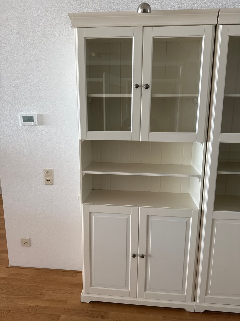 Gratis 3 witte ikea vitrine kasten met verlichting