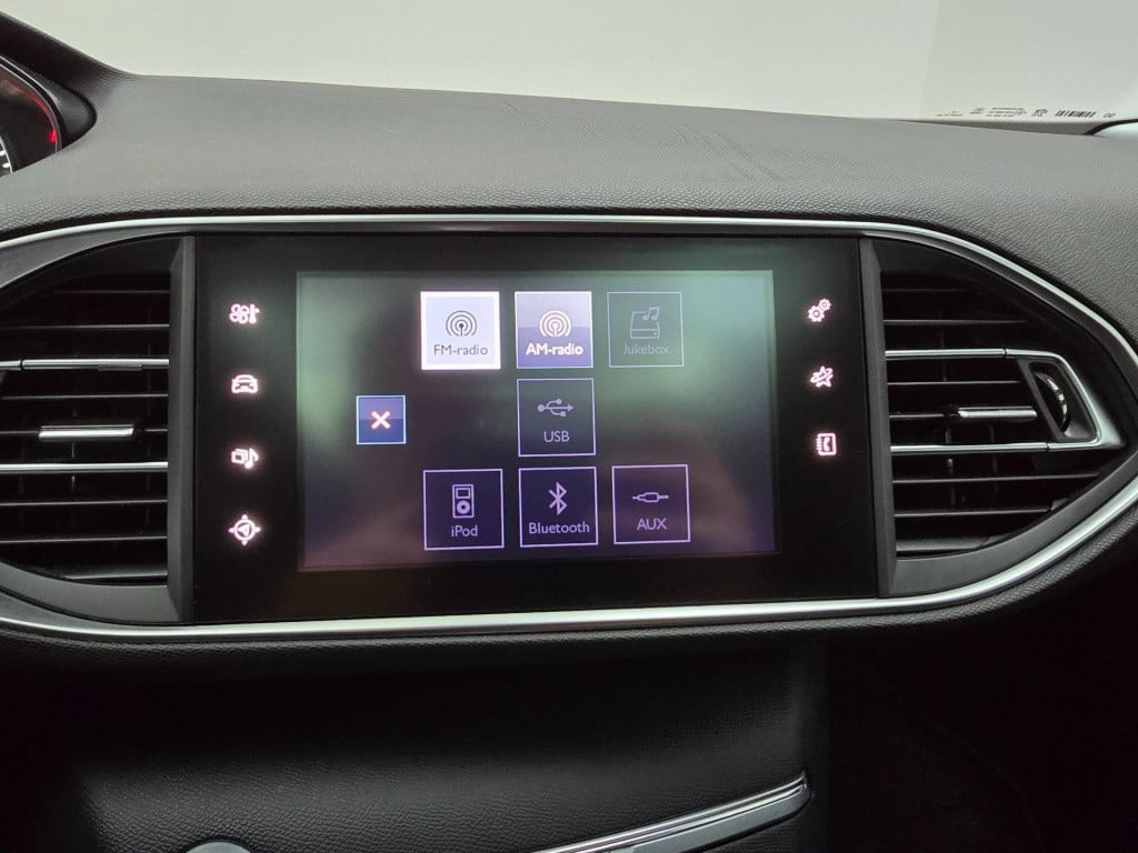 Peugeot 308 sw occasion stationwagen met trekhaak en grote kofferbak | twee