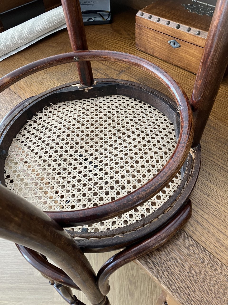 Thornet stoel met gevlochten zitting 2x