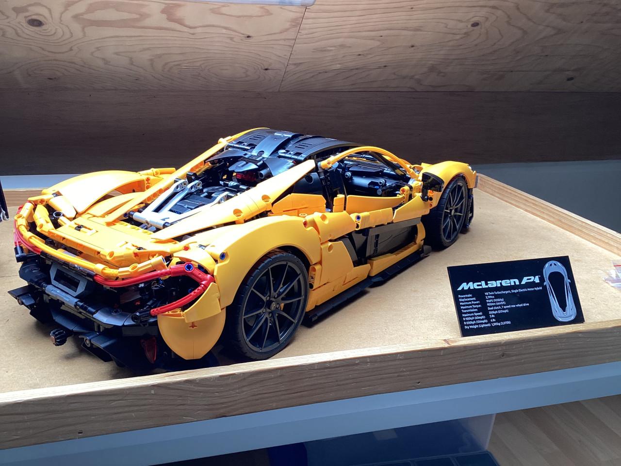 Koopje: Lego Technic McLaren P1 ( set 42172 ) in nieuwstaat.
