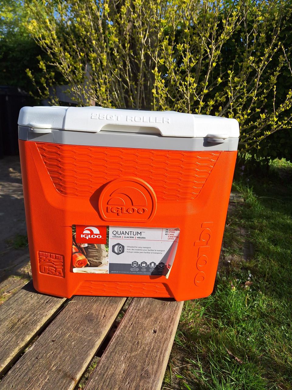 Zeer ruime, nog nieuwe Igloo koelbox.