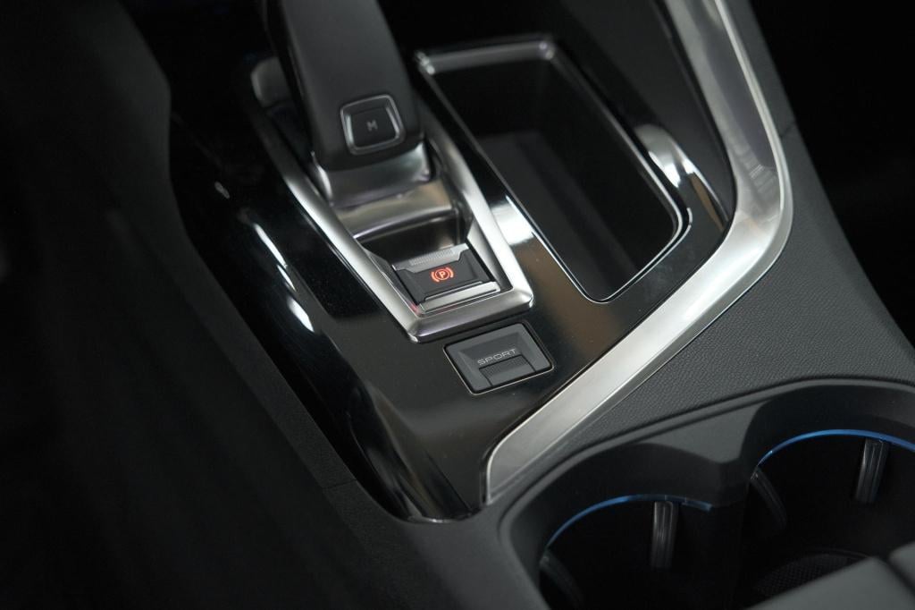 Peugeot 3008 puretech 130 gt line eat8 | trekhaak | camera | parkeersensore