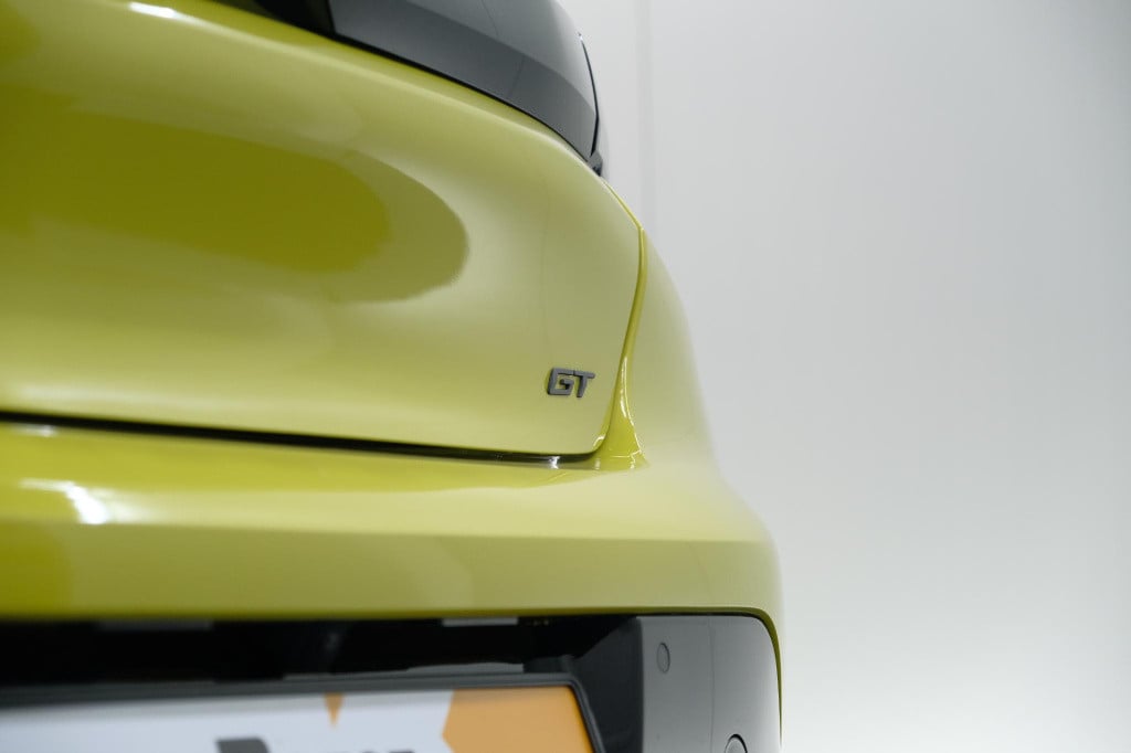 Peugeot 208 puretech 100 gt | camera | apple carplay | parkeersensoren