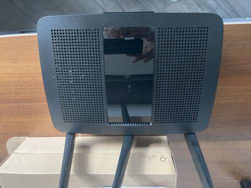 2 routers LINKSYS EA7300V2