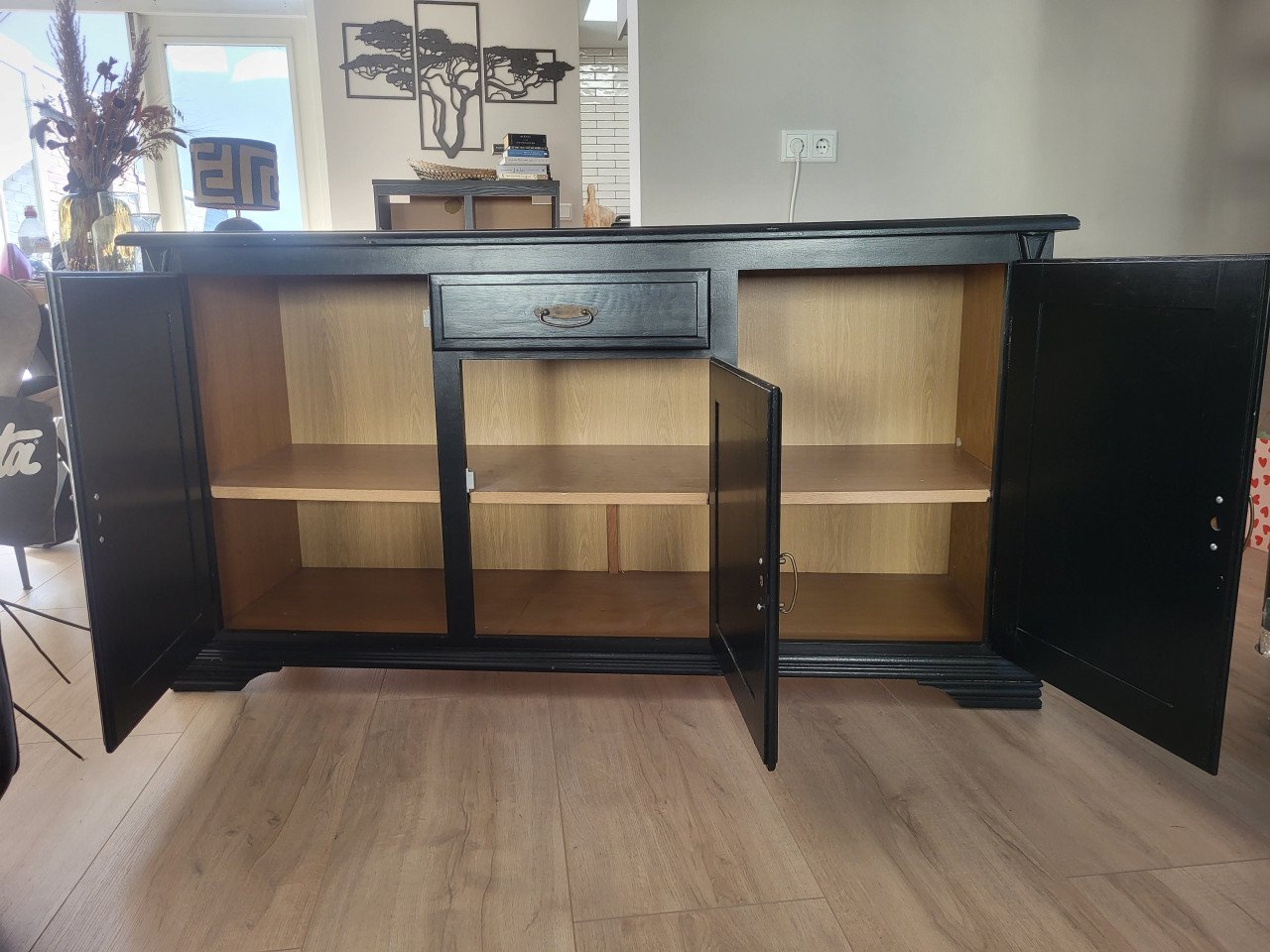 Stijlvol zwart dressoir te koop