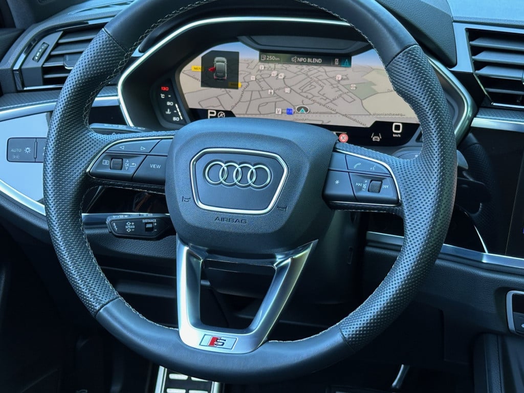 Audi Q3 sportback 35 tfsi 150pk s-tronic 2x s-line | zwart optiek | camera 
